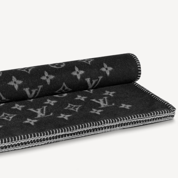 Louis Vuitton Monogram Eclipse Blanket - Picture 3 of 8